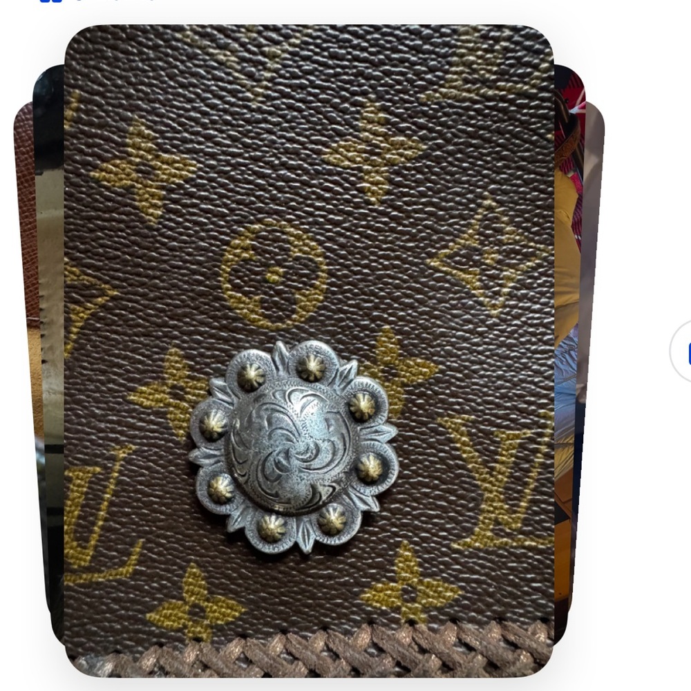 SEND OFFERS❤️LV BOHO Shoulder Fringe Cross Body In wonderful condition AUTHENTIC - Picture 9 of 10